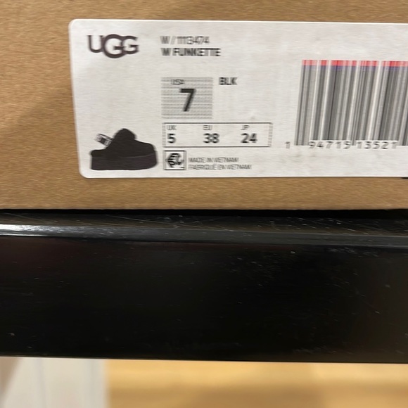 UGG Funkette black - brand new in the box size 7.5 womens - Picture 6 of 10